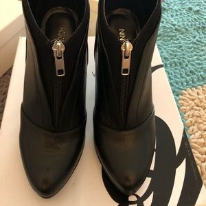 Nine West booties size 6